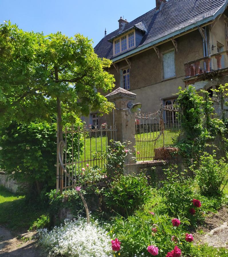 Bed and Breakfast La Fée des Eaux Vernaison Exterior foto