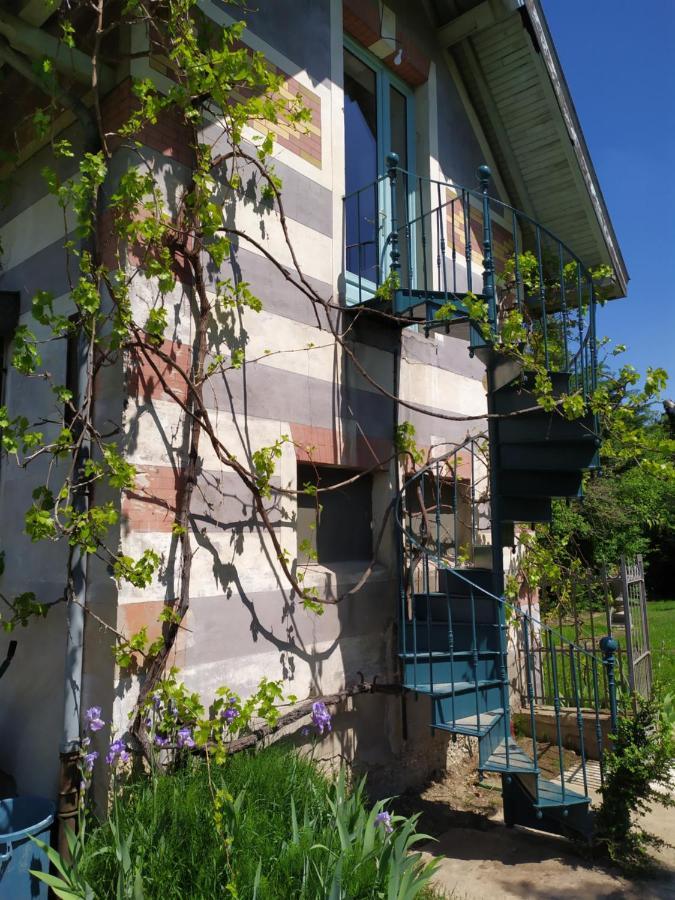 Bed and Breakfast La Fée des Eaux Vernaison Exterior foto